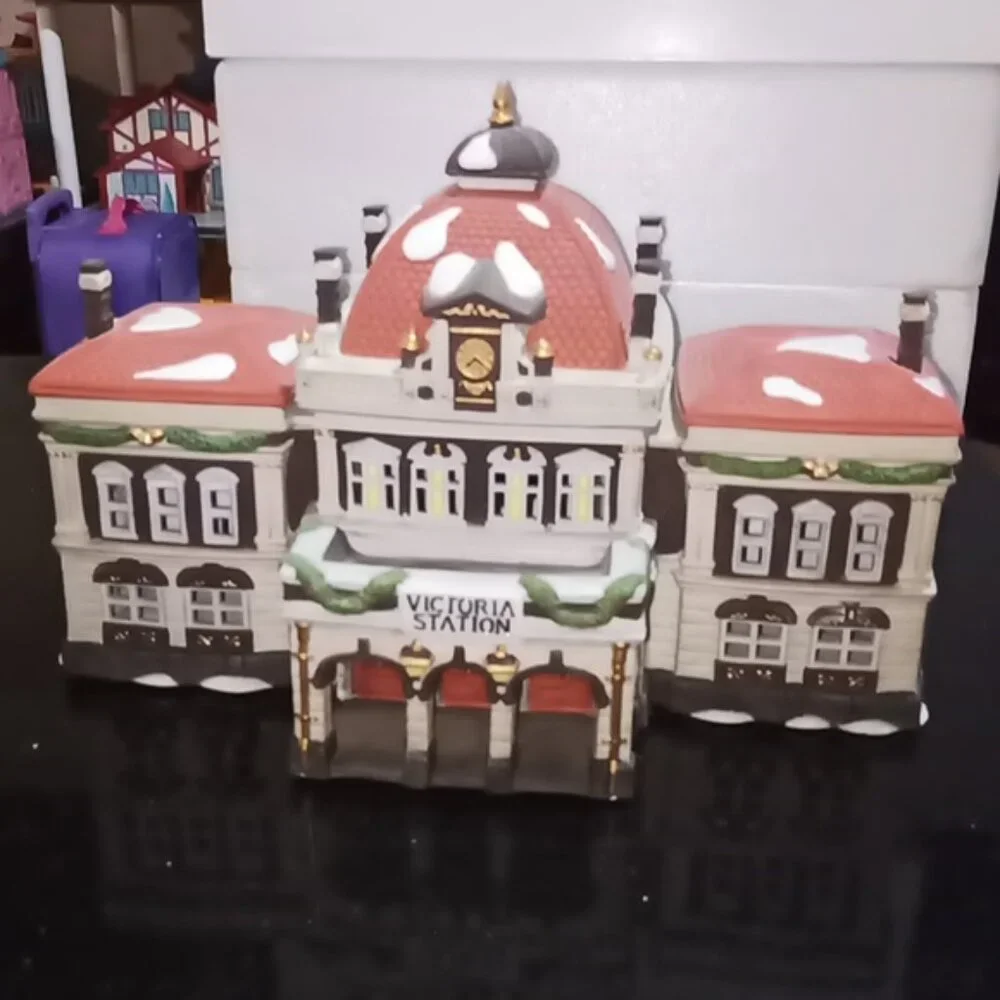 Vintage Dept 56 Victoria Station Dickens Christmas Village #5574-3 Herit…
